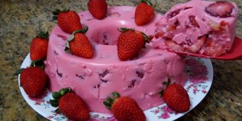 Sobremesa gelada de morango