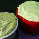 Molho verde de alho perfeito para servir nas ocasiões especiais de casa