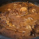 Você sabe como preparar um molho madeira para seus pratos? Salvamos a sua ceia com essa receita