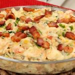 Deliciosa salada de maionese de Natal que todo mundo vai querer um pouquinho prato