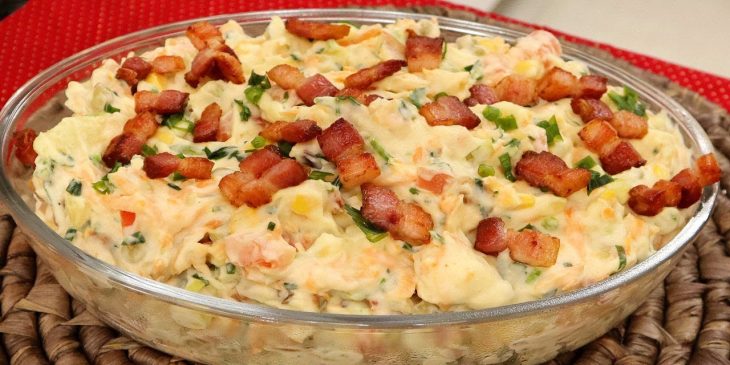 Deliciosa salada de maionese de Natal que todo mundo vai querer um pouquinho prato