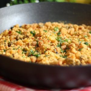 Farofa agridoce sem defeitos e tão prática que em dezembro ela vai fazer sucesso