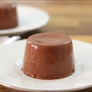 Panna cotta de chocolate muito apaixonante para provar final de ano