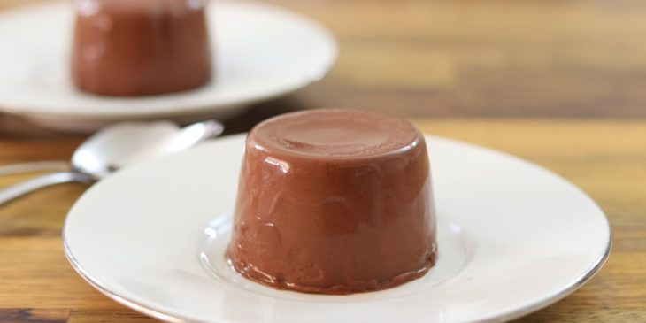 Panna cotta de chocolate muito apaixonante para provar final de ano