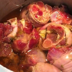 Sirva picanha suína na pressão no almoço de Natal com família e amigos