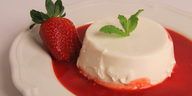 A tradicional receita de panna cotta para te fazer se apaixonar