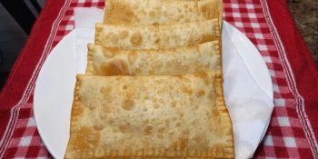 Pastel de calabresa com queijo