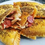 Pastel de calabresa na airfryer muito prático e ótimo para servir em festas