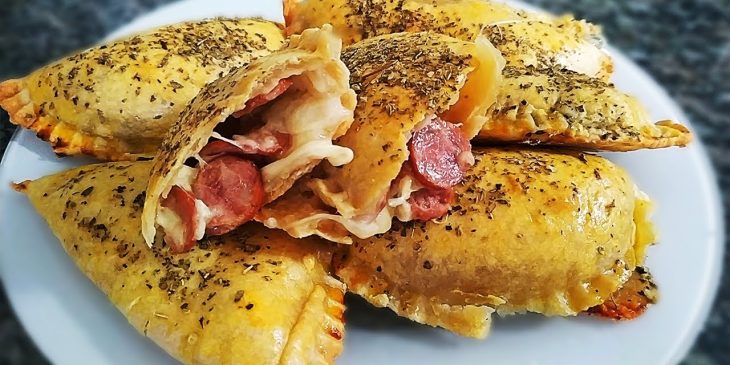 Pastel de calabresa na airfryer muito prático e ótimo para servir em festas