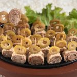 Como fazer canapés de pão de forma para fazer de entrada nas festas de fim de ano