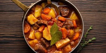 Carne de panela com batatas e cenouras