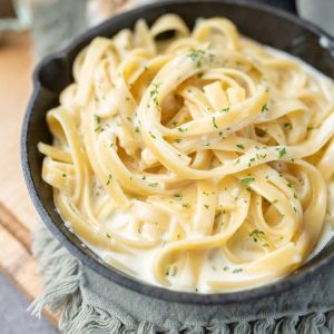 Fettuccine Alfredo tradicional simples fácil