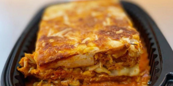 Lasanha de frango com molho vermelho
