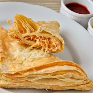 Pastel folhado de frango