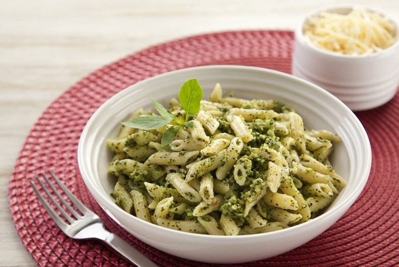 Penne ao molho pesto