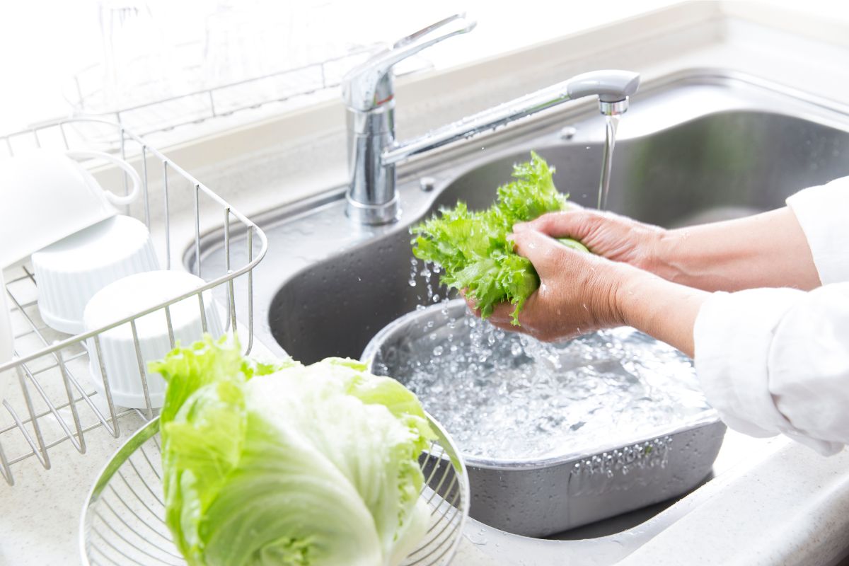 higienizar frutas e verduras com água sanitária