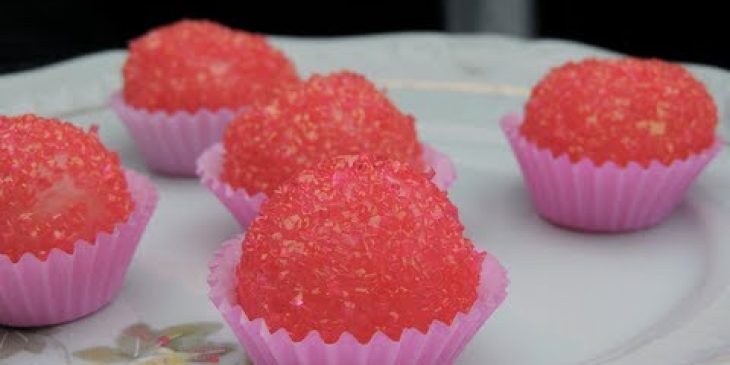 Brigadeiro rosa para testar hoje e arrasar como enfeitinhos de festas