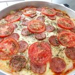 Pizza de liquidificador de calabresa com uma receita mega prática e deliciosa