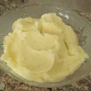 Purê de batata sem leite para não demorar no almoço de hoje, ok?
