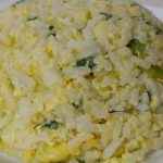 Arroz com ovo mexido de um jeitinho que vai deixar a família muito viciada