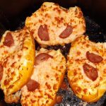 Pão com requeijão na airfryer é o café da manhã rápido que você procura fazer