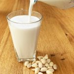 Como fazer leite de amendoim para inovar no sabor das receitinhas caseiras
