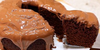 Bolo de mel com lavanda