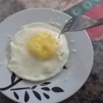Ovo frito no micro-ondas que não vai te fazer nem sujar pratos