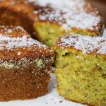 Bolo de banana com coco que tem um cheirinho irresistível demais