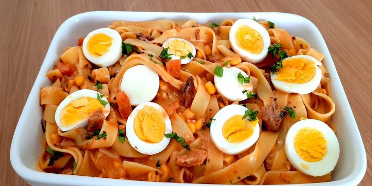 Macarronada com sardinha e ovo para aquele lanchinho rápido e prático