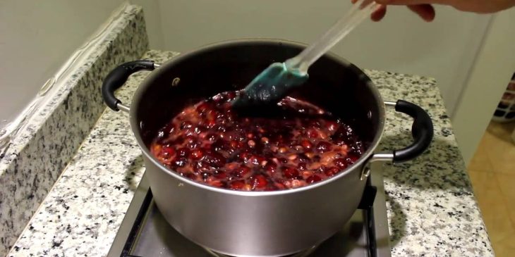 Geleia de cereja para aquela torradinha acompanhar uma opção diferente