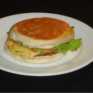 Fazendo um misto quente com pão de hambúrguer que é zero defeitos
