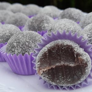 Brigadeiro de açaí? É isso mesmo que você leu e vai amar quando provar