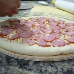 Pizza de calabresa acebolada perfeita demais para deixar as outras pra lá