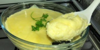 Purê de batatas e queijo