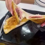 Que tal fazer pastel de queijo e presunto na airfryer para o lanche de hoje?