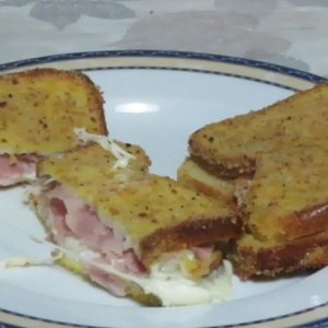 Misto quente na frigideira para quem ama um pãozinho se apaixonar por ele