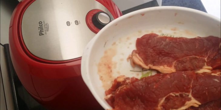 Bife na airfryer bem suculento e gostoso para seu almoço ser zero defeitos