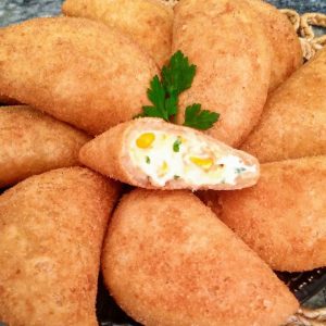 Risole de milho cremoso é a receita sucesso que conquistou a web; APRENDA