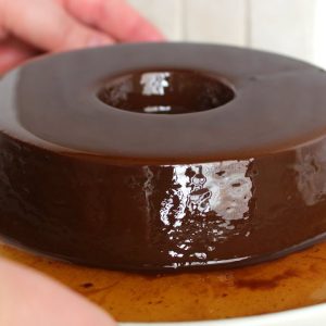 Pudim com 3 ingredientes só para as preguicinhas de plantão fazer agora