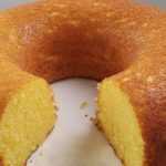 Bolo de fubá com queijo ralado e requeijão é a coisa mais deliciosa da vida @carlaalencastro