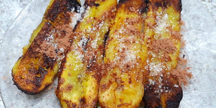 Banana frita com açúcar que fica docinha na medida certa