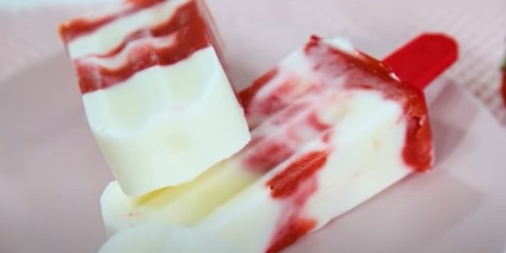 Picolé de iogurte grego bem delicioso para te refrescar bastante