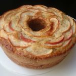 como-fazer-um-bolo-de-maca-fit