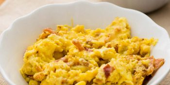 Ovos mexidos com queijo
