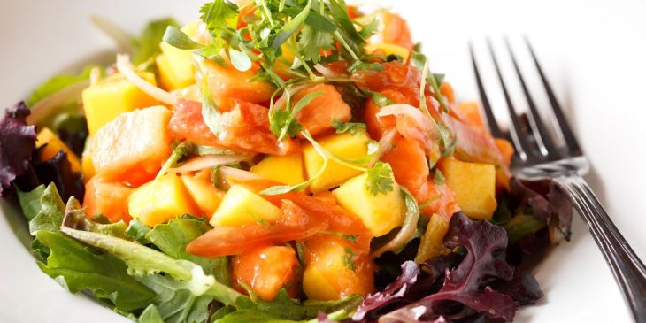 saladas com frutas