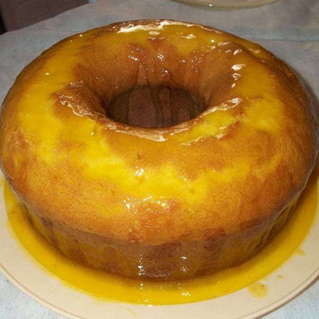 Bolo de laranja com calda fofinho 