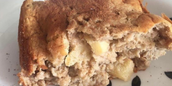 Bolo de maçã e aveia no micro-ondas