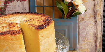 Bolo de macaxeira com leite condensado