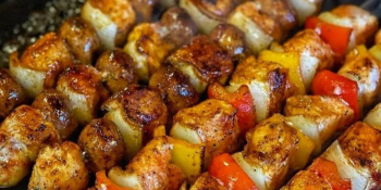Espetinho de frango com linguiça